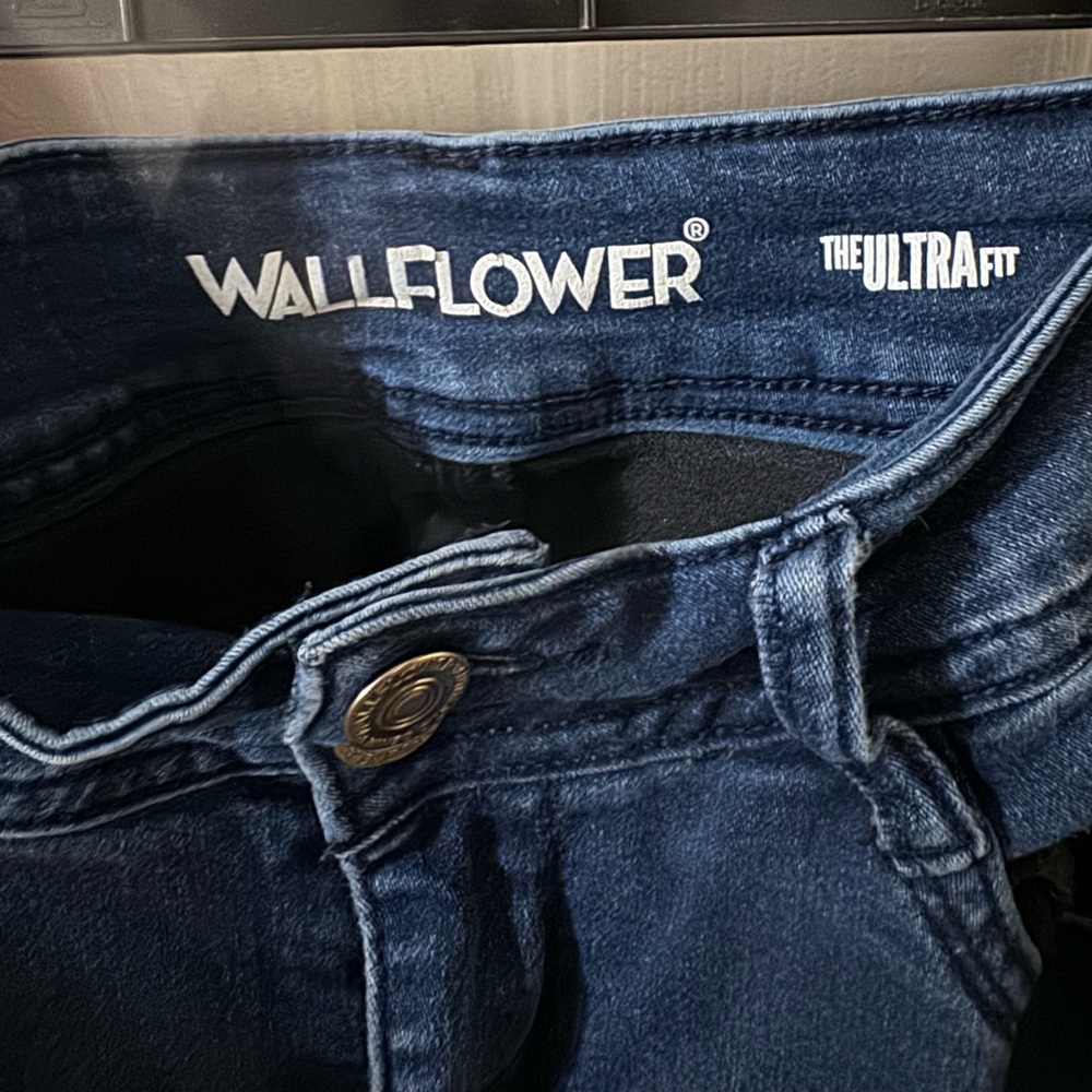Wallflower brand skinny jeans size 11